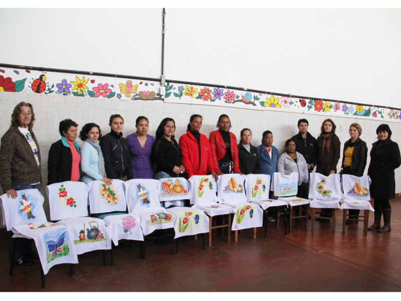 SECRETARIA DE DESENVOLVIMENTO SOCIAL REALIZA CURSO DE PINTURA EM TECIDO